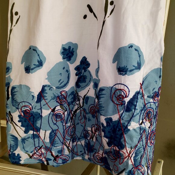EUC AXYEH gorgeous well-made white / blue floral lined (S) - Picture 5 of 7